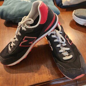 Sz 5.5 Boys New Balance Shoes- GUC